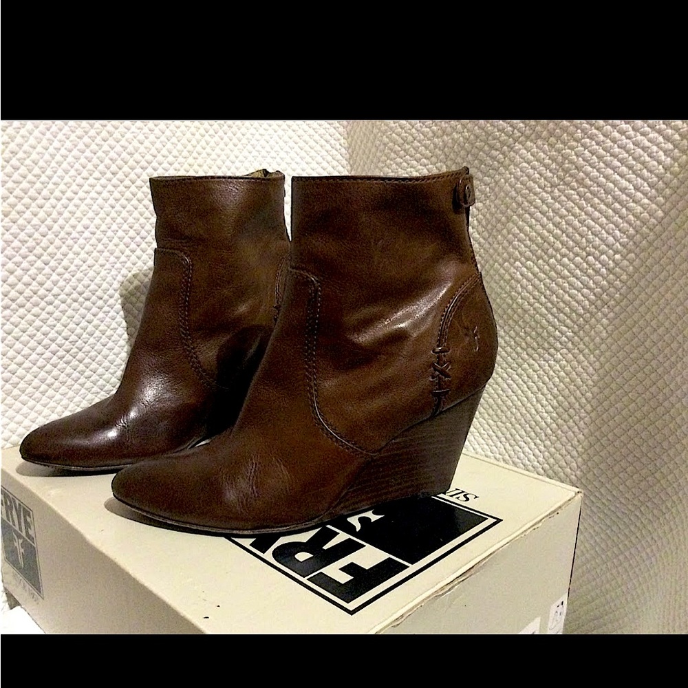Women’s Brown Leather Frye Zip up Wedge Booties sz 8 Only worn Twice!!